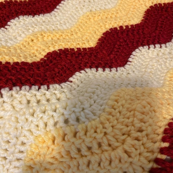 Hand knitted blanket - Picture 3 of 4